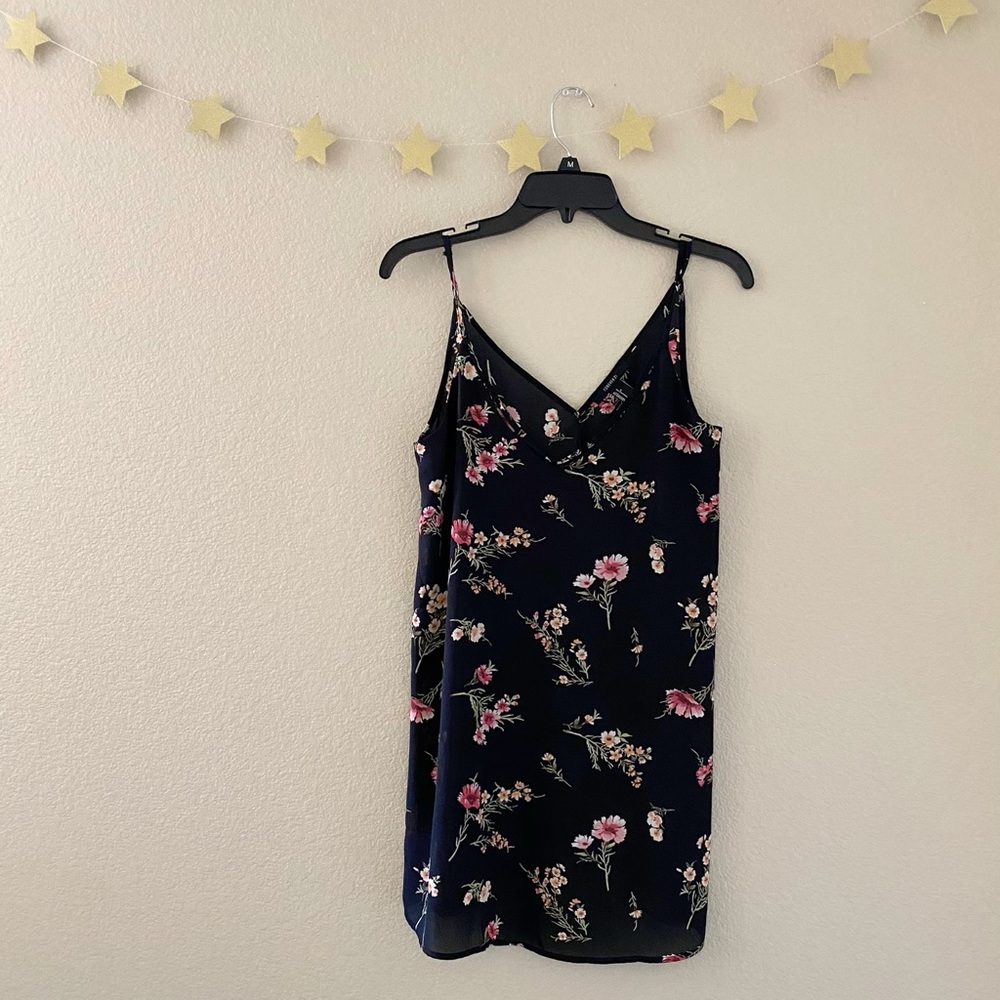 Forever 21 Sleeveless V neck Camisole